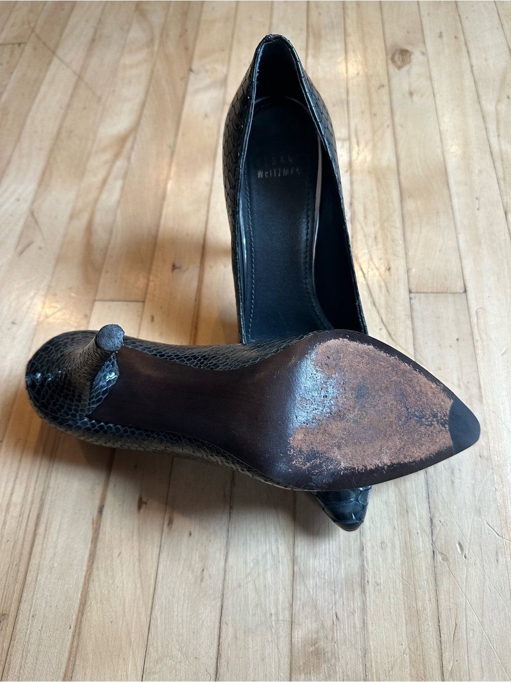 Stuart Weitzman Dark Green Glossy Reptile- Embossed Leather Pointed Toe Heels - Picture 4 of 6